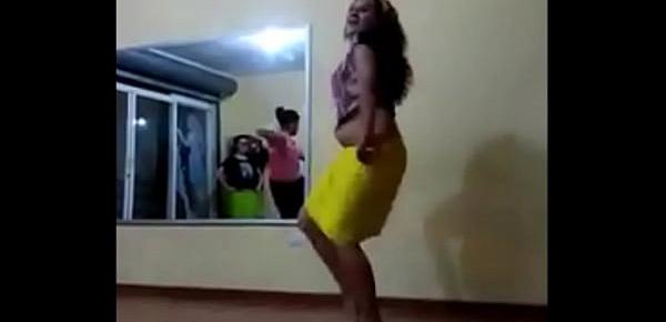  Morrita grabada bailando muy puta